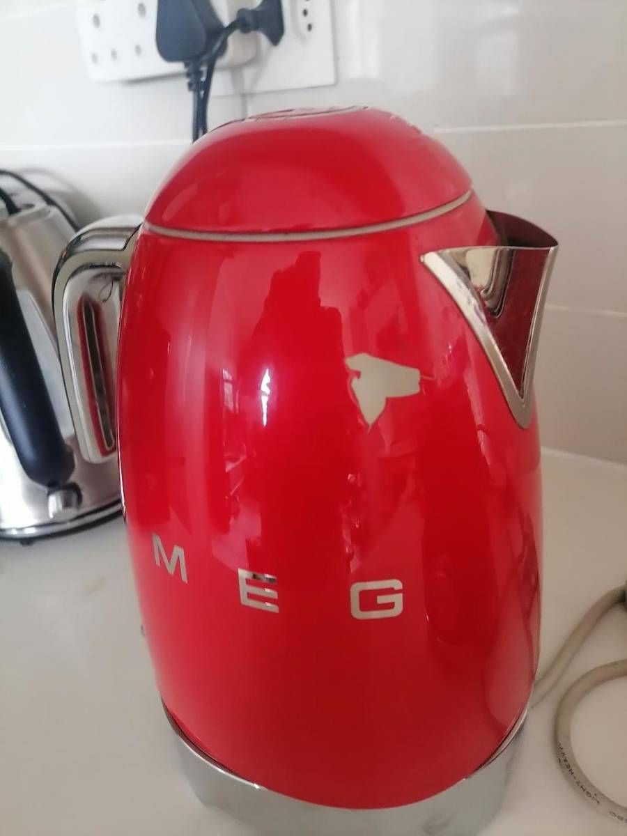 Kettles *HOTEL CLOSURE**R30 FREIGHT*SMEG KETTLE AND TOASTER**FAULTY